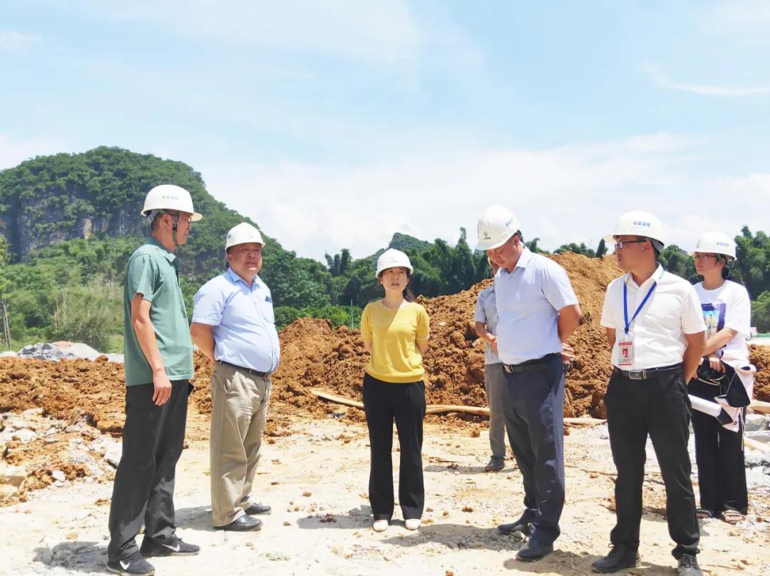 平塘县初中领导团队引领未来，塑造明日之星教育新篇章